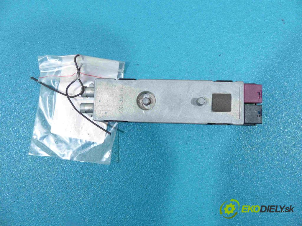 Mercedes E C207/ A207 3.0 CDI 265km automatic 195 kW 2987 cm3 2- Zosilňovač A2078201989 (Zosilňovače)