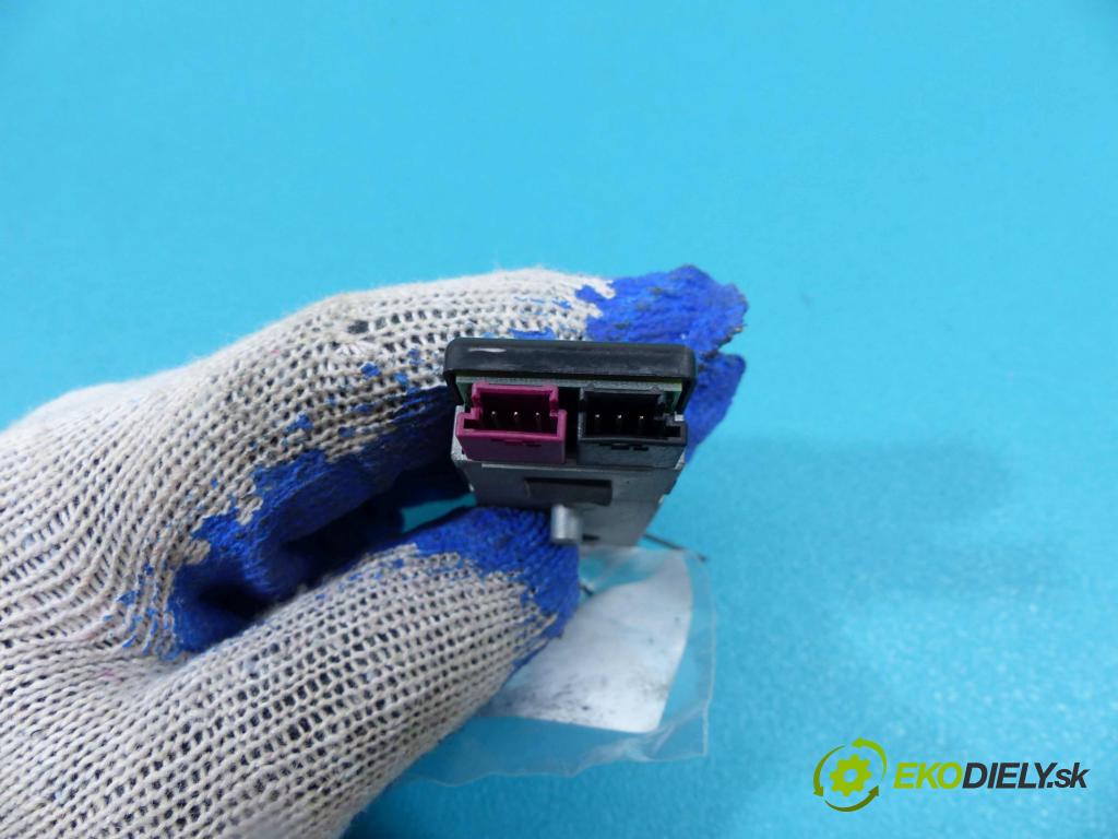 Mercedes E C207/ A207 3.0 CDI 265km automatic 195 kW 2987 cm3 2- Zosilňovač A2078201989 (Zosilňovače)