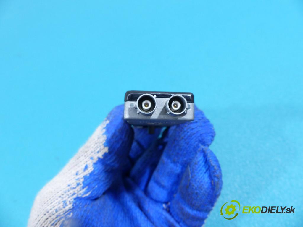 Mercedes E C207/ A207 3.0 CDI 265km automatic 195 kW 2987 cm3 2- Zosilňovač A2078201989 (Zosilňovače)