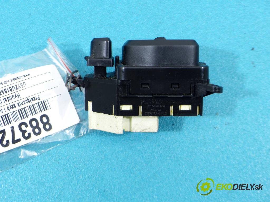 Hyundai Ix35 2.0 16V - 163 HP manual 120 kW 1998 cm3  Prepínač okien I spätných zrkadiel