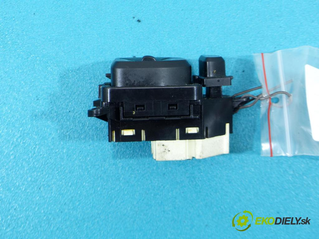 Hyundai Ix35 2.0 16V - 163 HP manual 120 kW 1998 cm3  Prepínač okien I spätných zrkadiel