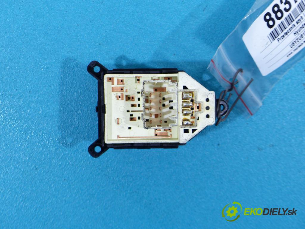 Hyundai Ix35 2.0 16V - 163 HP manual 120 kW 1998 cm3  Prepínač okien I spätných zrkadiel