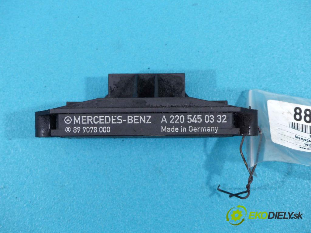 Mercedes S W220 1998-2005 4.0 CDI 260 hp automatic 191 kW 3996 cm3  relé A2205450332 (Relé)