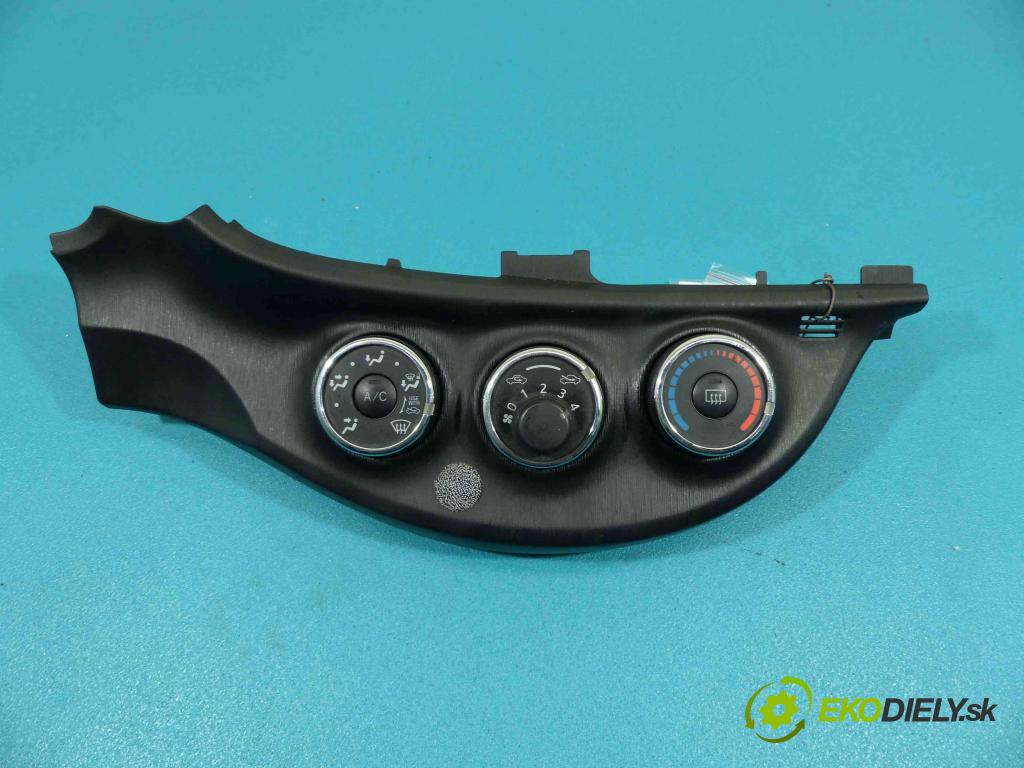 Toyota Yaris III 2011-2018 1.0 - 69 HP manual 51 kW 998 cm3  - Panel kúrenia 