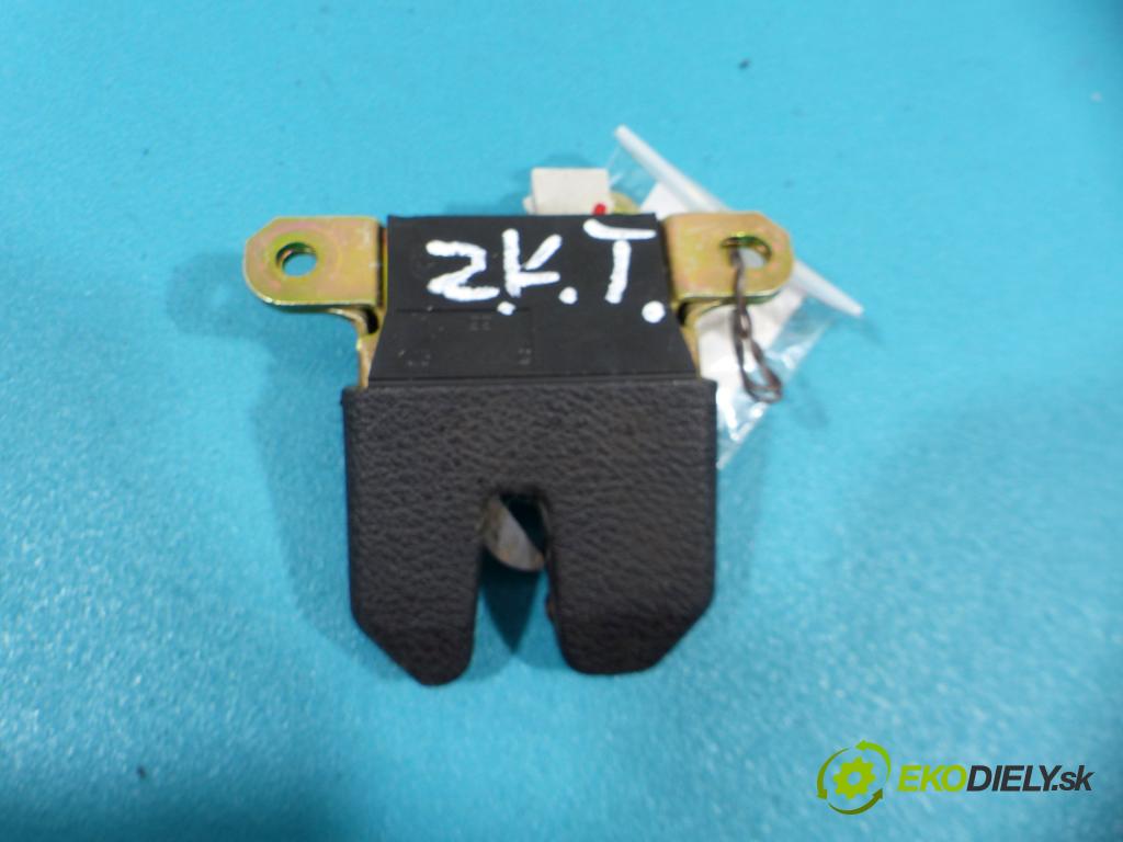 Vw Bora 1.9 TDI 90 HP manual 66 kW 1900 cm3  zámok dverí zad 1J5827505C