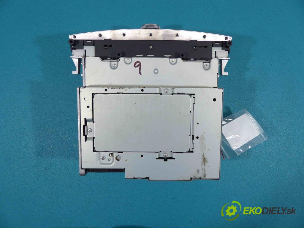 Mercedes E C207/ A207 3.5 CGI 292km automatic 215 kW 3498 cm3 2- RADIO A2129068800 (Audio zariadenia)