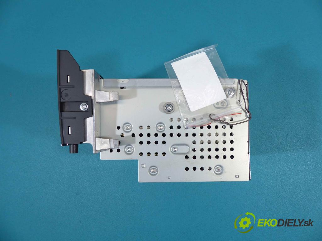 Mercedes E C207/ A207 3.5 CGI 292km automatic 215 kW 3498 cm3 2- RADIO A2129068800 (Audio zariadenia)