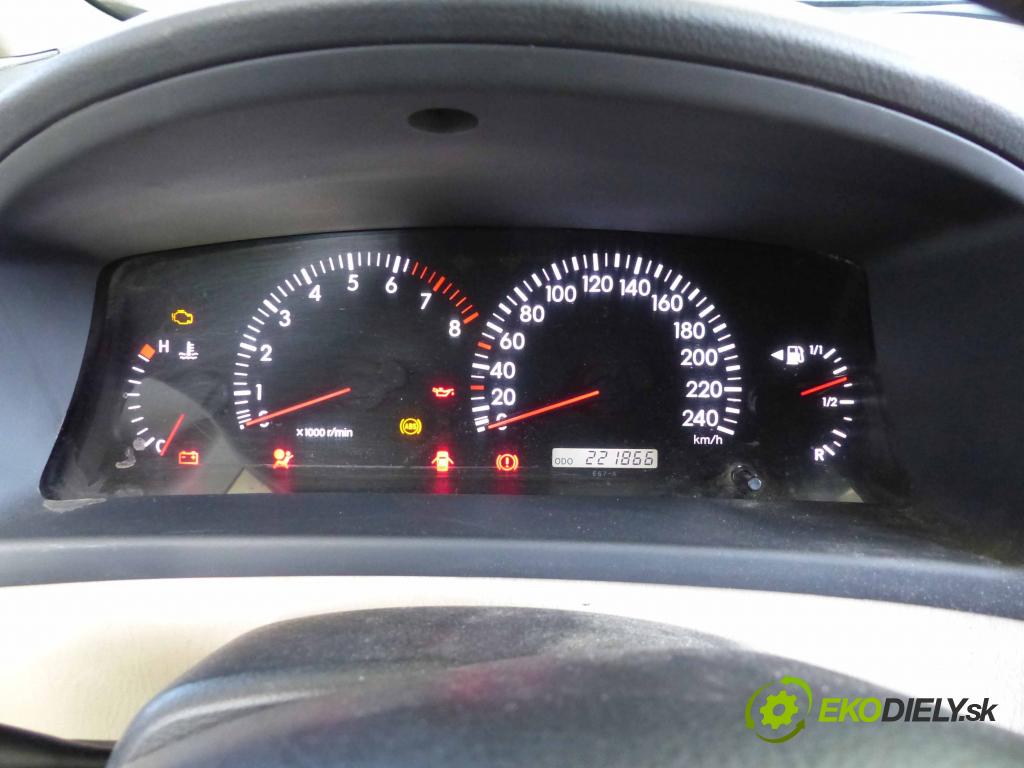 Toyota Corolla Verso I 2001-2004 1.8 VVTI 135 HP manual 99 kW 1794 cm3  Prístrojovka  (Prístrojové dosky, displeje)