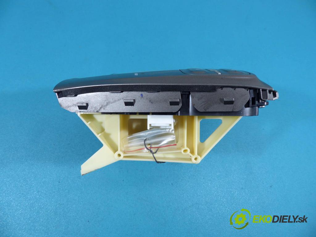 Lexus IS  II 2005-2013 2.2d 177 HP manual 130 kW 2231 cm3  - Panel kúrenia