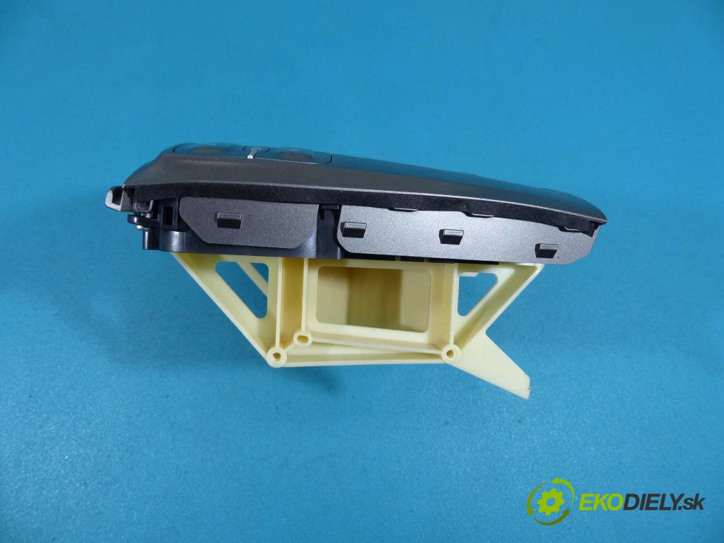 Lexus IS  II 2005-2013 2.2d 177 HP manual 130 kW 2231 cm3  - Panel kúrenia