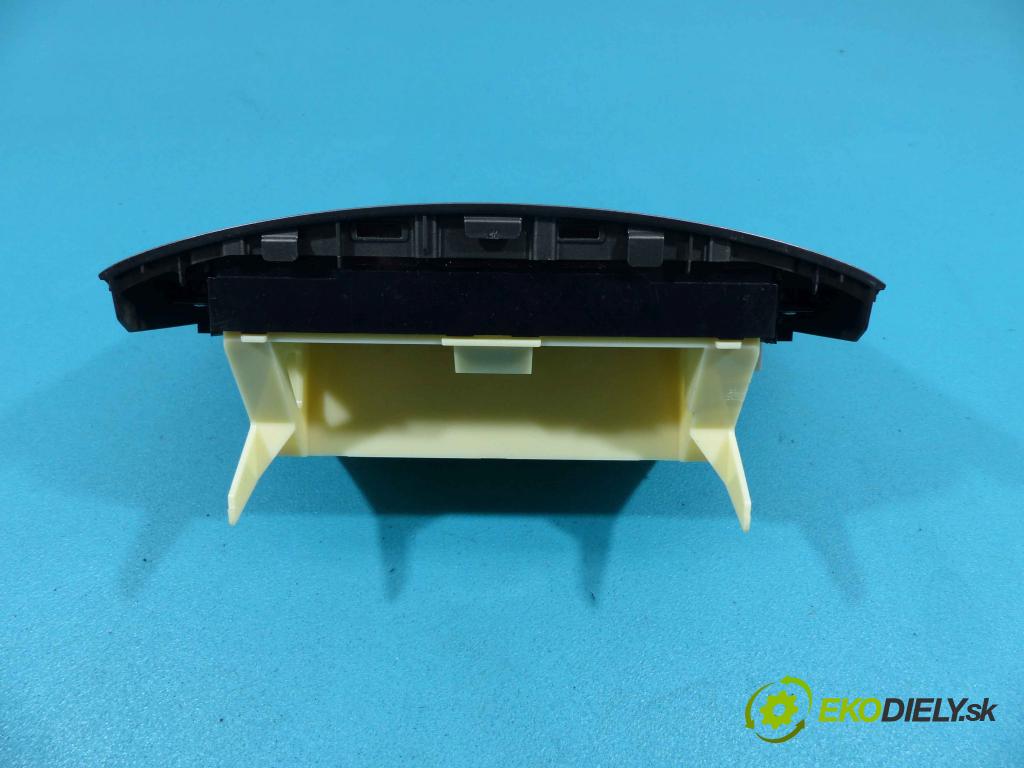 Lexus IS  II 2005-2013 2.2d 177 HP manual 130 kW 2231 cm3  - Panel kúrenia