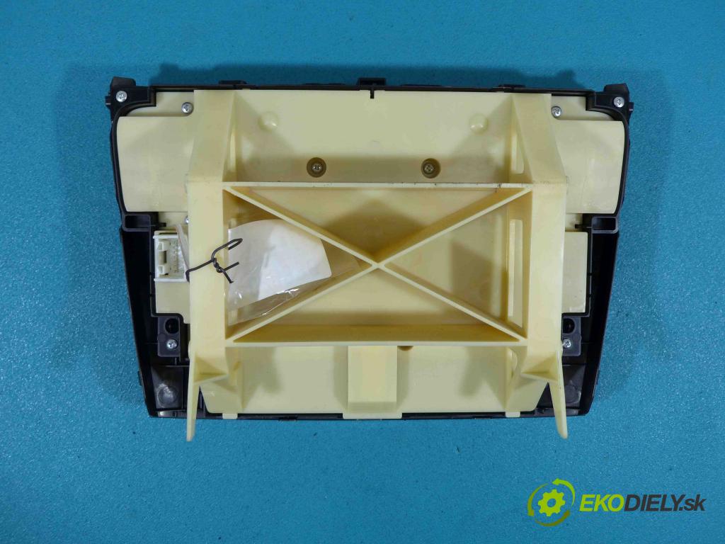 Lexus IS  II 2005-2013 2.2d 177 HP manual 130 kW 2231 cm3  - Panel kúrenia