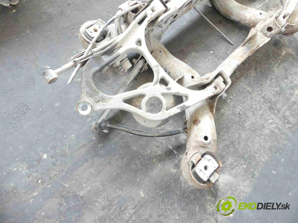 Mercedes ML W164 2005-2011 3.0 CDI 224 hp automatic 165 kW 2987 cm3  zadní část výztuha