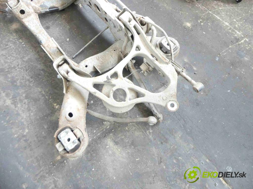 Mercedes ML W164 2005-2011 3.0 CDI 224 hp automatic 165 kW 2987 cm3  zadní část výztuha