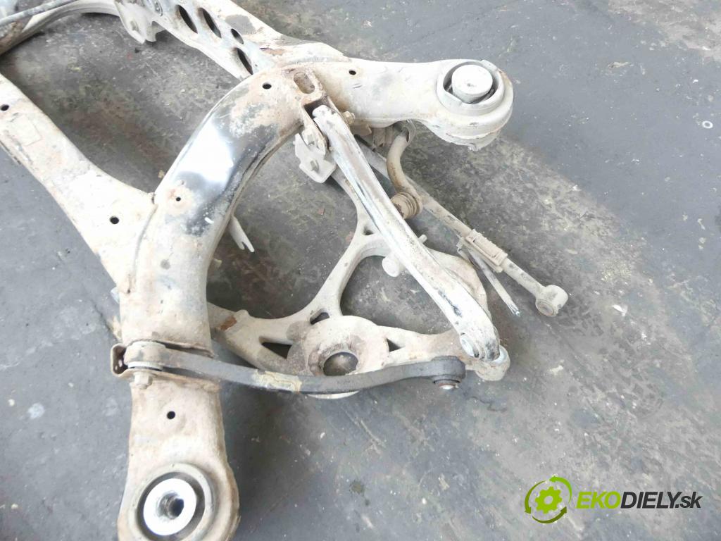 Mercedes ML W164 2005-2011 3.0 CDI 224 hp automatic 165 kW 2987 cm3  zadní část výztuha