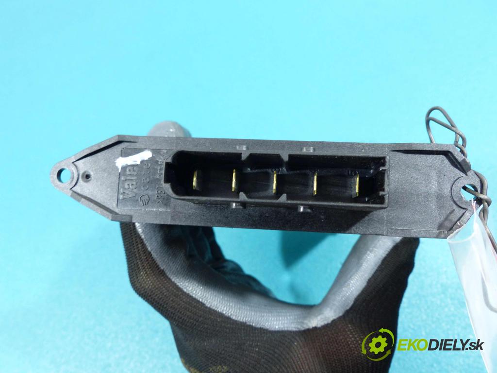 Renault Clio IV 2012-2019 1.5 DCI 75 HP manual 55 kW 1461 cm3  Výhrevné teleso, radiátor kúrenia 103789 (Radiátory kúrenia)