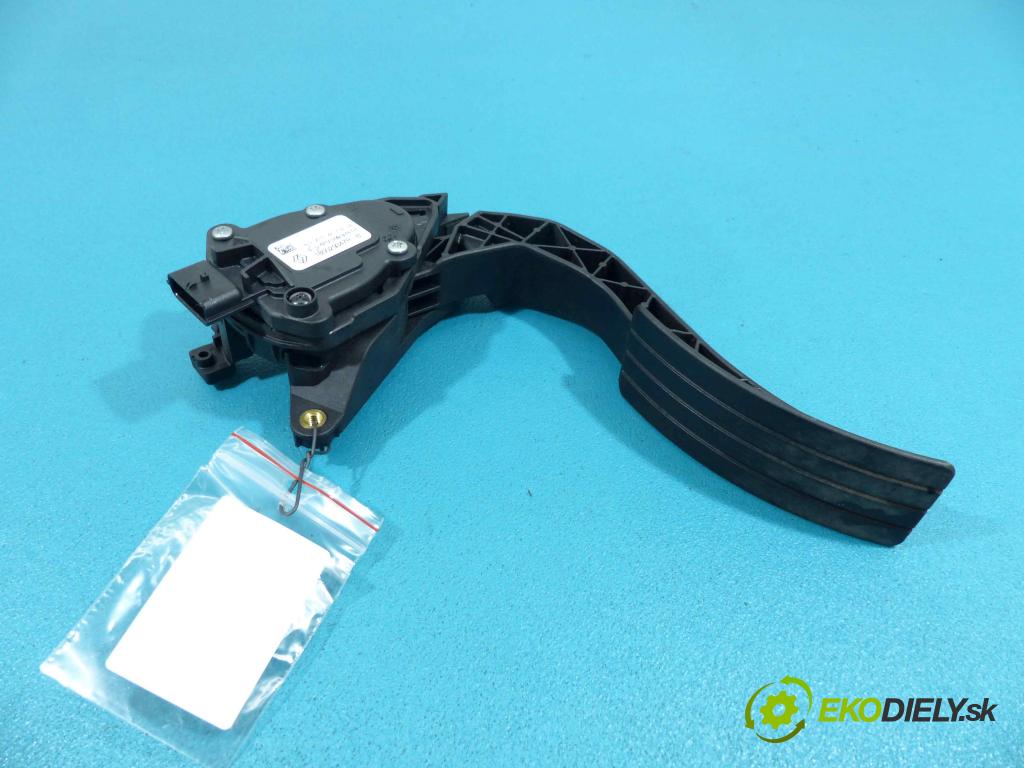 Renault Clio IV 2012-2019 1.5 DCI 75 HP manual 55 kW 1461 cm3  pedále 180029347R (Pedále)