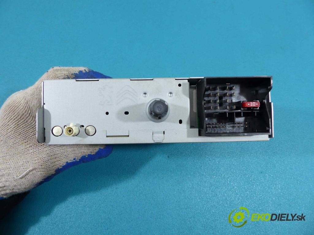 Citroen C4 II 2010-2017 1.6 HDI 92 HP manual 68 kW 1560 cm3  RADIO 9804147080 (Audio zariadenia)