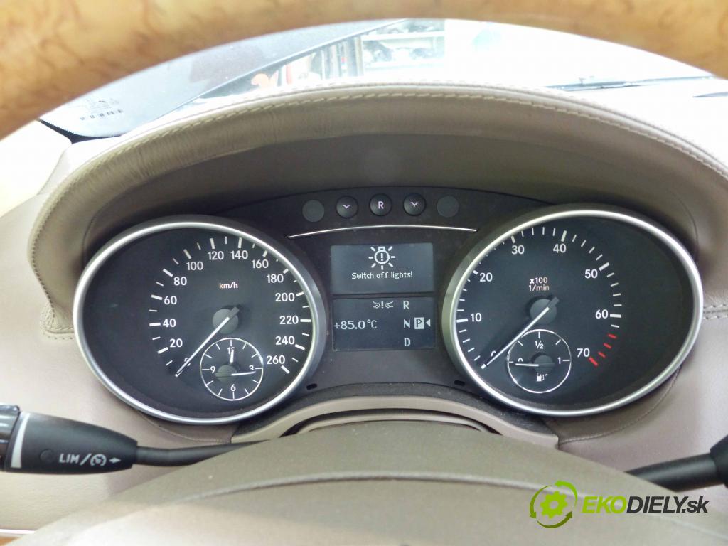 Mercedes GL I X164  2006-2012 5.5 V8 387km automatic 285 kW 5462 cm3 5- Prístrojovka A1645402511 (Prístrojové dosky, displeje)