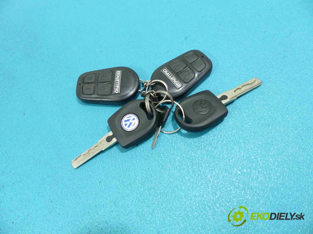Vw Bora 1.6 16V 105 HP manual 77 kW 1598 cm3 4- spinačka 4B0905851C (Spínacie skrinky a kľúče)