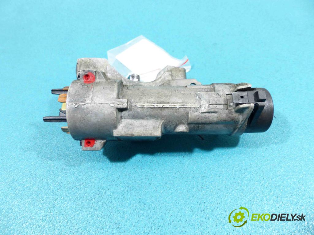 Vw Bora 1.6 16V 105 HP manual 77 kW 1598 cm3 4- spinačka 4B0905851C (Spínacie skrinky a kľúče)