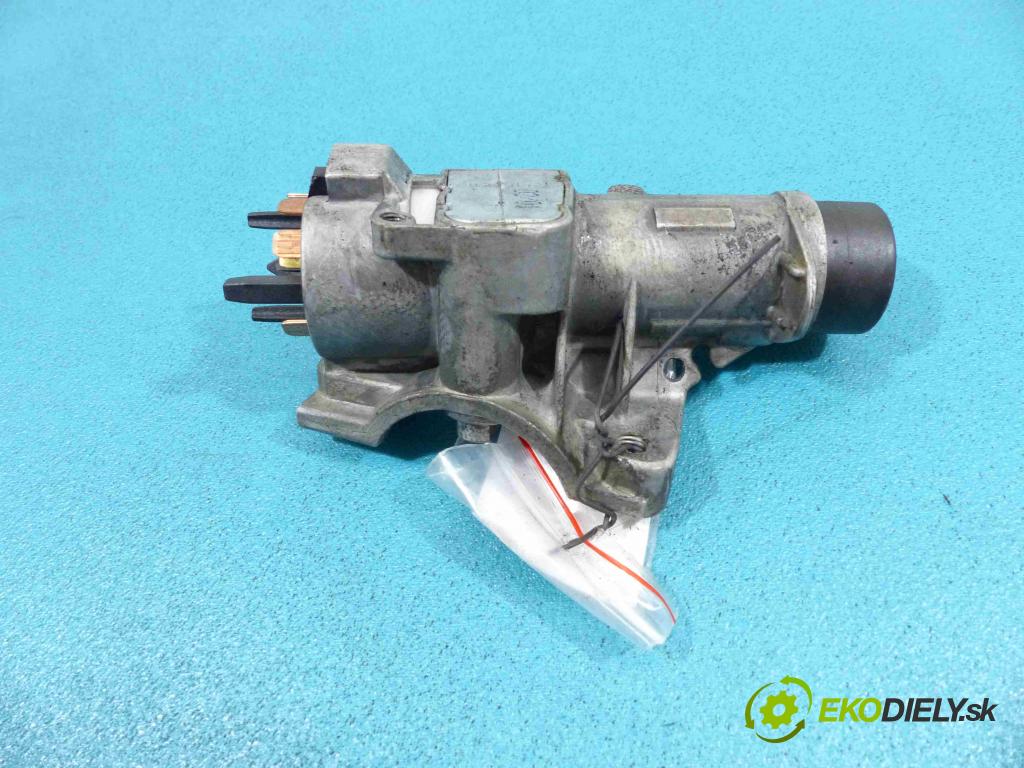 Vw Bora 1.6 16V 105 HP manual 77 kW 1598 cm3 4- spinačka 4B0905851C (Spínacie skrinky a kľúče)