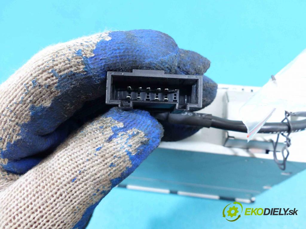 Vw Phaeton 3.2 V6 241km automatic 177 kW 3189 cm3 4- Menič CD 1K0035110 (CD meniče)