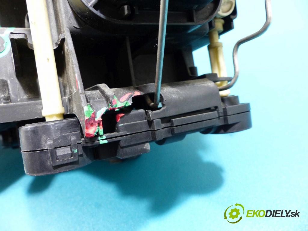 Vw Phaeton 3.2 V6 241KM automatic 177 kW 3189 cm3 4- Reflektor: pravý 3D1941016H (Pravé)