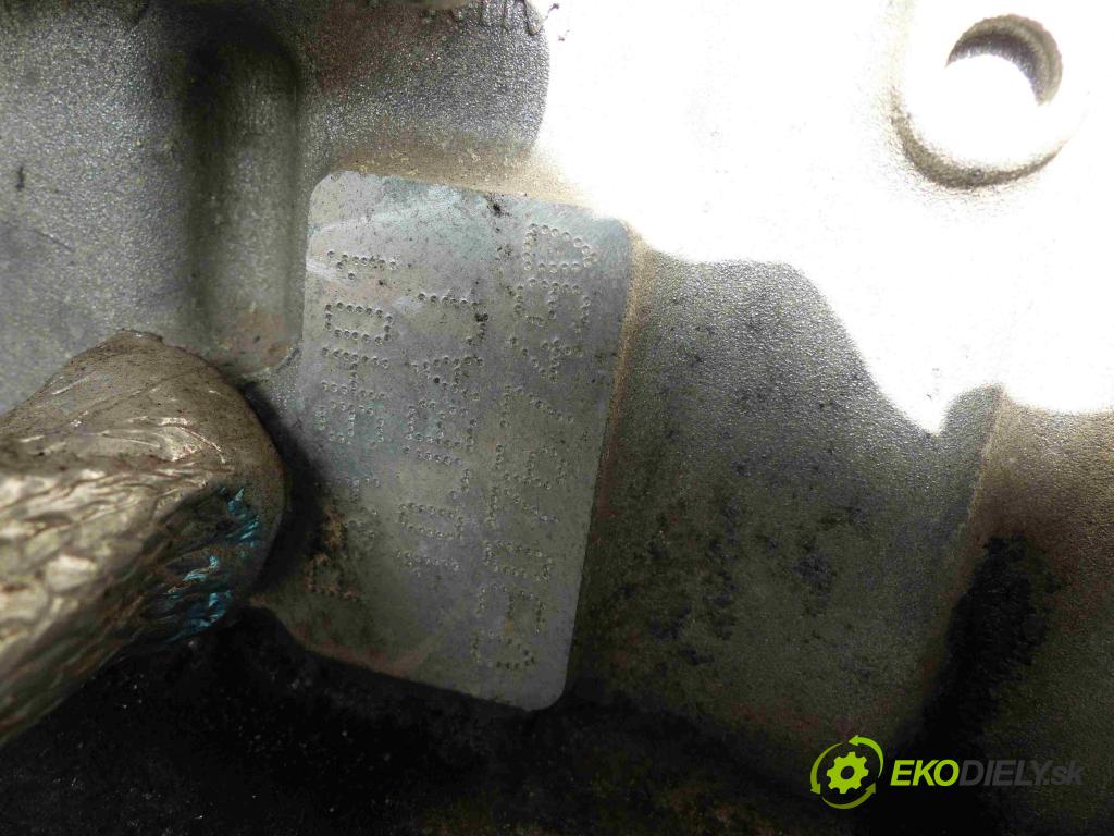 Peugeot 308 1.6 HDI 109 HP manual 80 kW 1560 cm3 5- Motor DIESEL 9H01