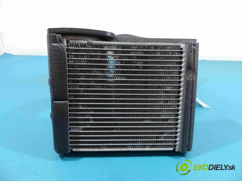 Audi A8 D4 2009-2017 4,2.0 TDI V8 automatic 258 kW 4134 cm3 4- Výhrevné teleso, radiátor kúrenia  (Radiátory kúrenia)