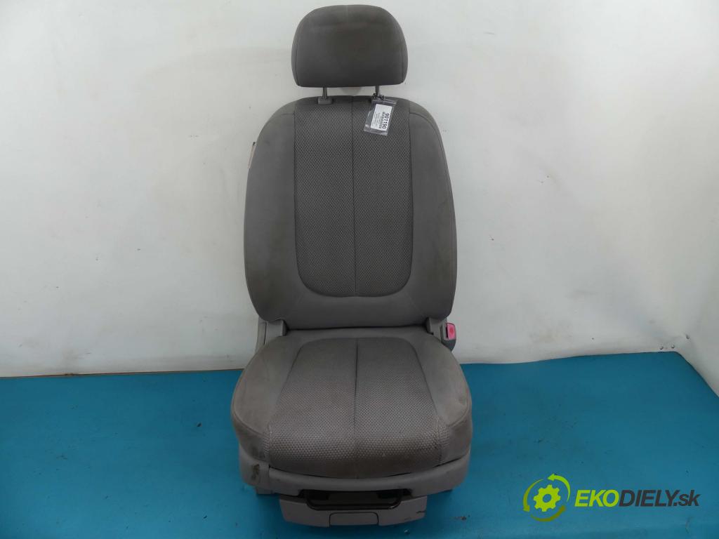 Kia Carens III  2006-2013 2.0 CRDi 140 HP manual 103 kW 1991 cm3 5- Sedadlo pravy  (Sedačky, sedadlá)