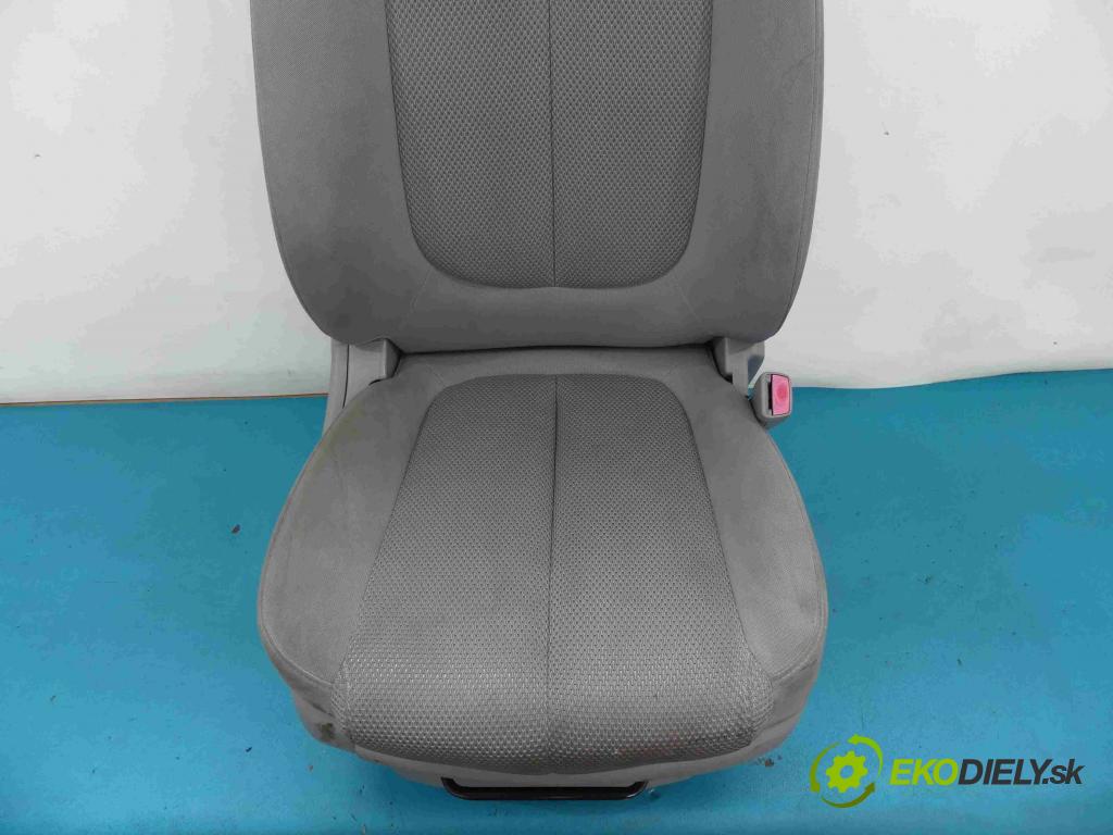 Kia Carens III  2006-2013 2.0 CRDi 140 HP manual 103 kW 1991 cm3 5- Sedadlo pravy  (Sedačky, sedadlá)