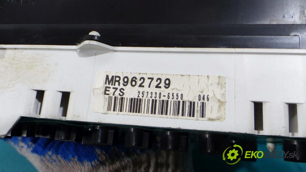 Mitsubishi Pajero III 2000-2004 3.5 V6 203km automatic 149 kW 3497 cm3 5- Prístrojovka MR962729 (Prístrojové dosky, displeje)