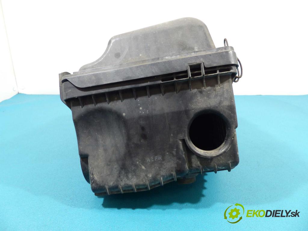 Mitsubishi Pajero III 2000-2004 3.5 V6 203km automatic 149 kW 3497 cm3 5- obal filtra vzduchu MR355408 (Kryty filtrů)