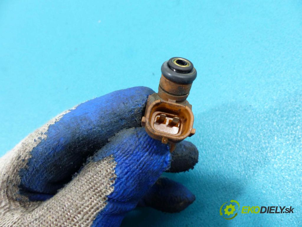 Audi A8 D3 2002-2009 6.0 automatic 331 kW 5998 cm3 4- vstrekovač 07C906031C (Vstrekovače)