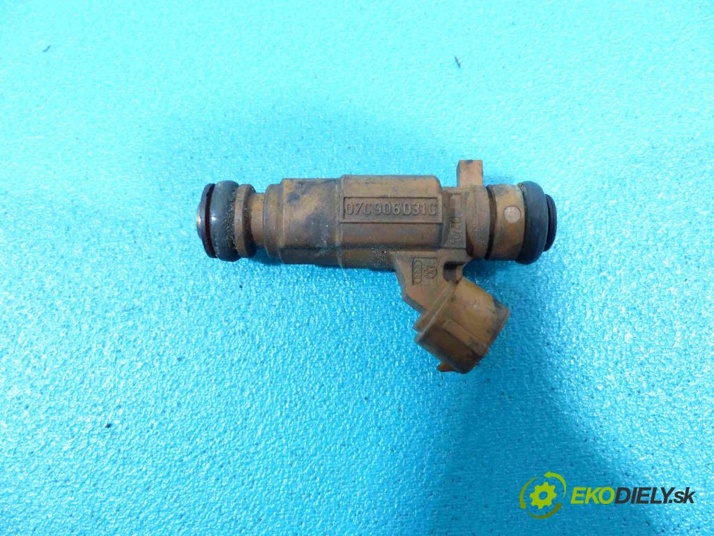 Audi A8 D3 2002-2009 6.0 automatic 331 kW 5998 cm3 4- vstrekovač 07C906031C (Vstrekovače)