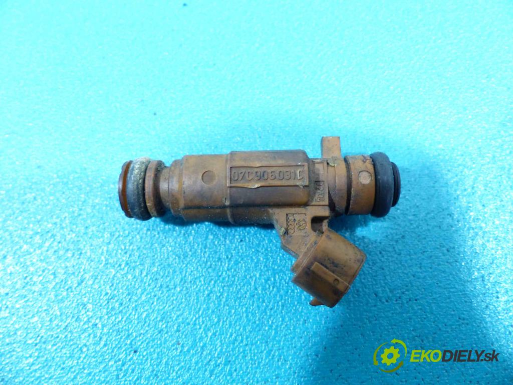Audi A8 D3 2002-2009 6.0 automatic 331 kW 5998 cm3 4- vstřikovač 07C906031C