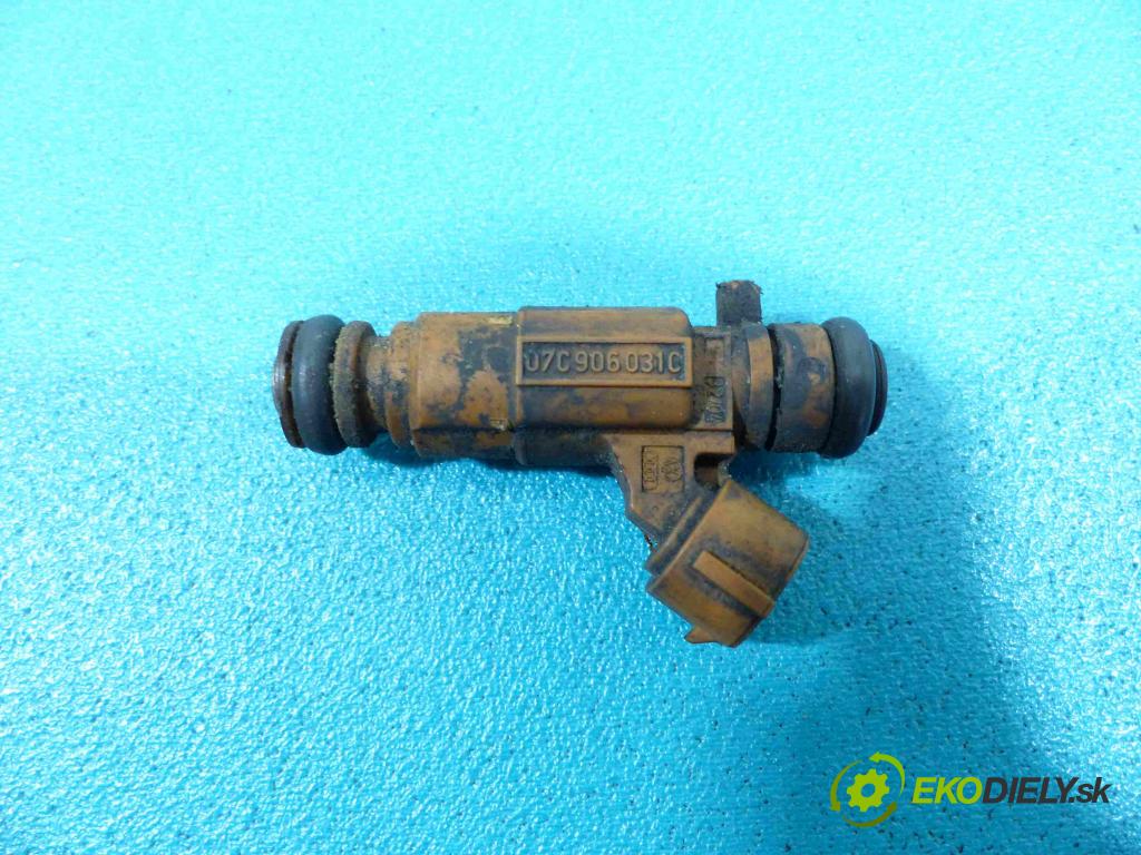 Audi A8 D3 2002-2009 6.0 automatic 331 kW 5998 cm3 4- vstrekovač 07C906031C (Vstrekovače)