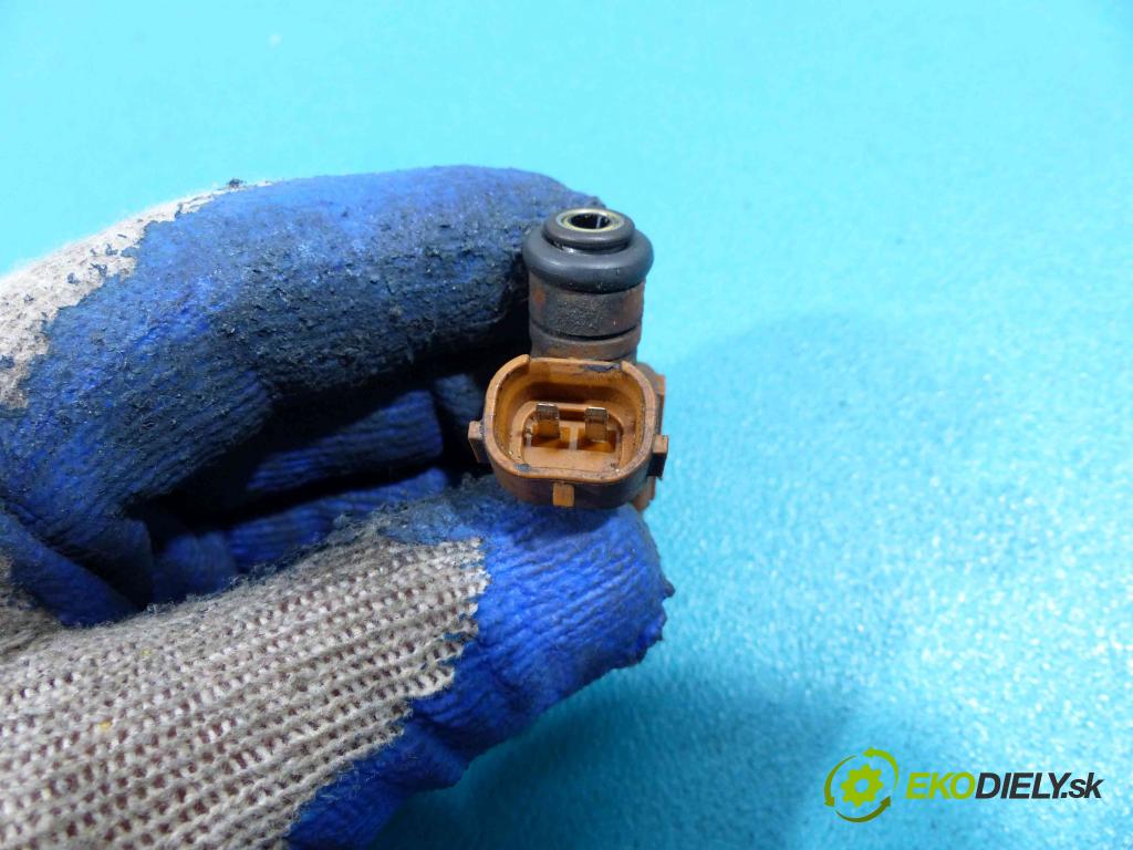 Audi A8 D3 2002-2009 6.0 automatic 331 kW 5998 cm3 4- vstrekovač 07C906031C (Vstrekovače)