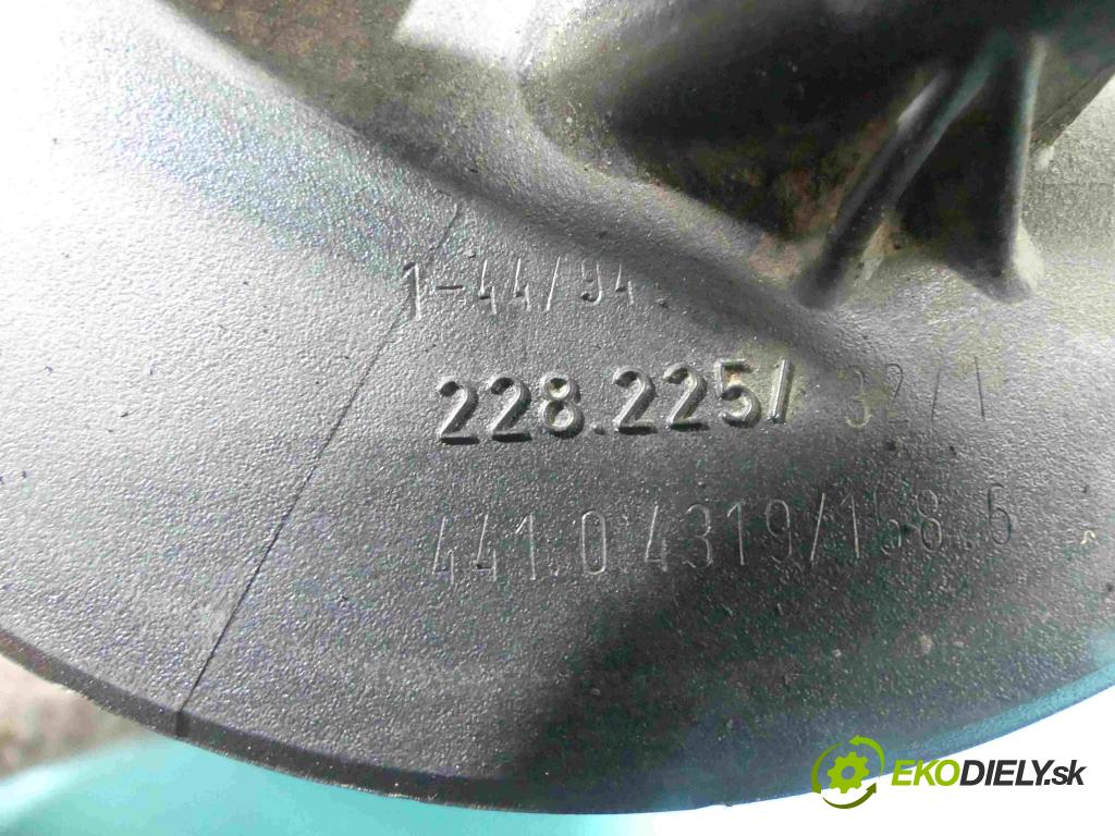Audi A6 C4 1994-1997 1.8 20V 125 hp manual 92 kW 1781 cm3 5- pumpa paliva