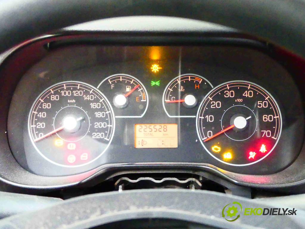 Fiat Punto Grande 1.2 8v 65 hp manual 48 kW 1242 cm3 5- Přístrojová deska 51803117 (Přístrojové desky, displeje)