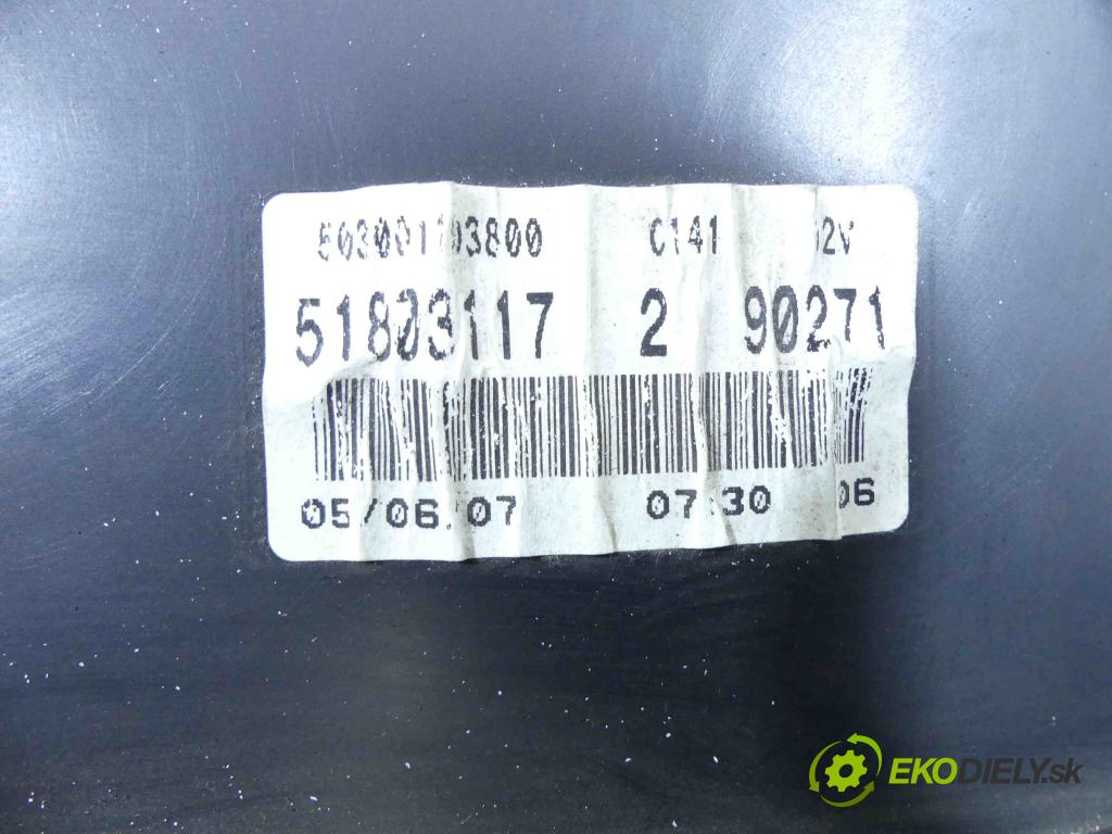 Fiat Punto Grande 1.2 8v 65 hp manual 48 kW 1242 cm3 5- Přístrojová deska 51803117 (Přístrojové desky, displeje)
