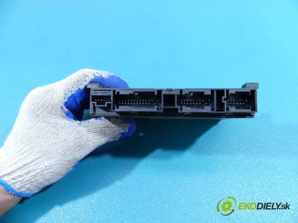 Mercedes S W221 05-13 5.5 V8 387KM automatic 285 kW 5461 cm3 4- modul řídící jednotka 2218703593 (Ostatní)