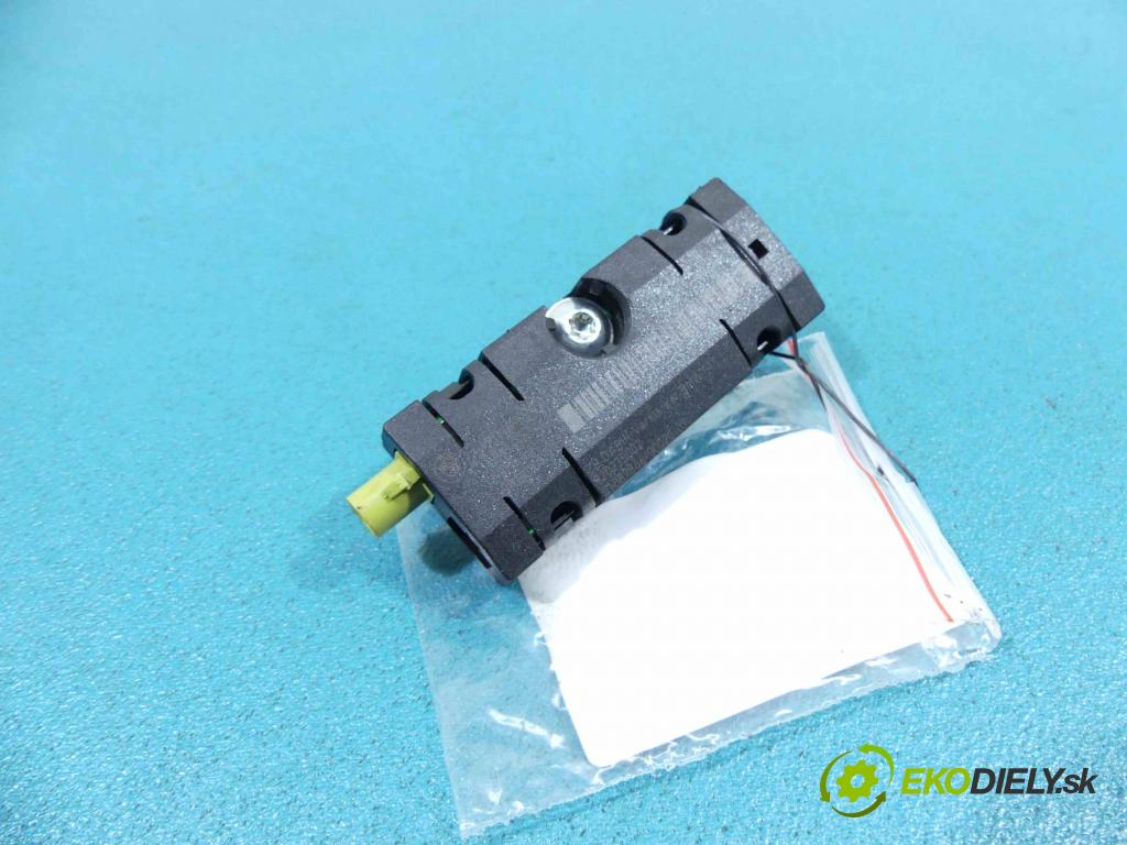 Bmw 5 f10 2010-2017 2.0d 184hp automatic 135 kW 1995 cm3 5- Zesilovač: 9199850-03 (Zosilňovače)