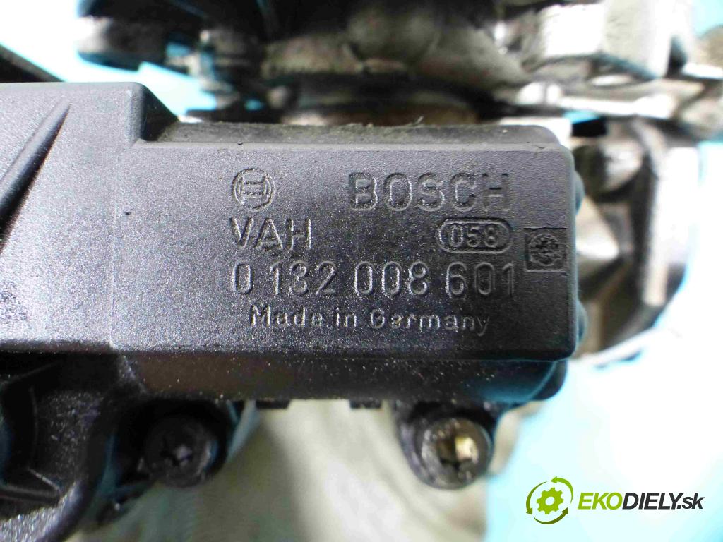 Vw Polo III 6N 1994-2001 1.4 60 HP manual 44 kW 1390 cm3 3- vstrekovač 0438201502 (Karburátory)