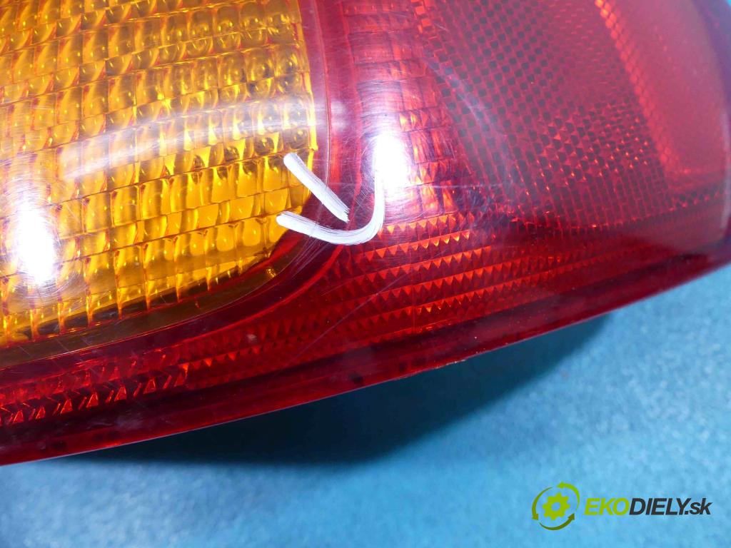 Toyota Corolla E11 1997-2002 1.8 vvti 125 HP manual 92 kW 1794 cm3 4- svetlo / reflektor zadné pravé  (Ostatné)