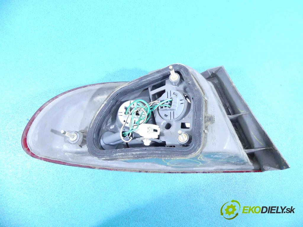 Toyota Corolla E11 1997-2002 1.8 vvti 125 HP manual 92 kW 1794 cm3 4- svetlo / reflektor zadné pravé  (Ostatné)