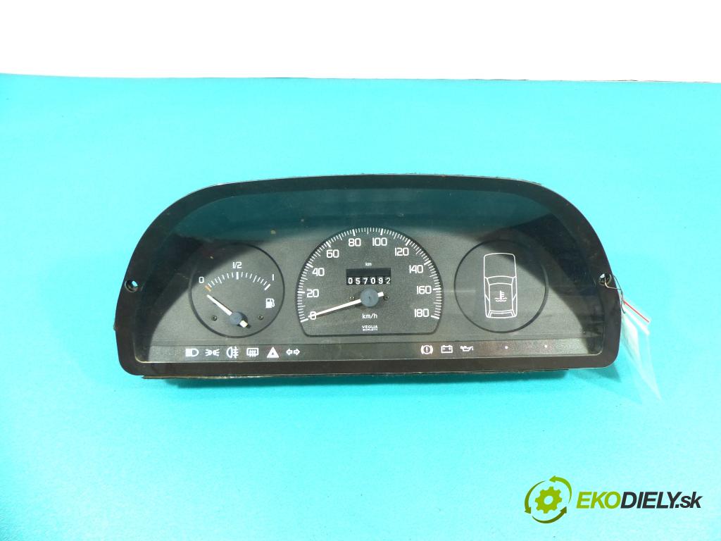 Fiat Uno 0.9 39 HP manual 29 kW 899 cm3 5- prístrojovka/ budíky  (Prístrojové dosky, displeje)