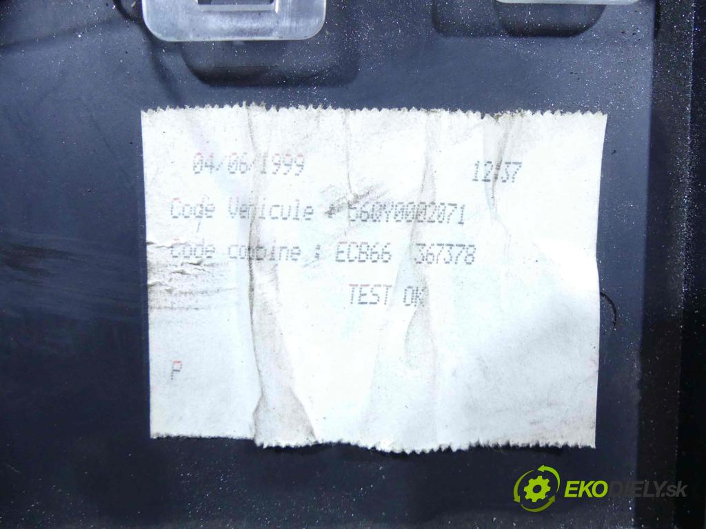 Peugeot 306 1.4 75 hp manual 55 kW 1360 cm3 5- Přístrojová deska 9636737880 (Přístrojové desky, displeje)