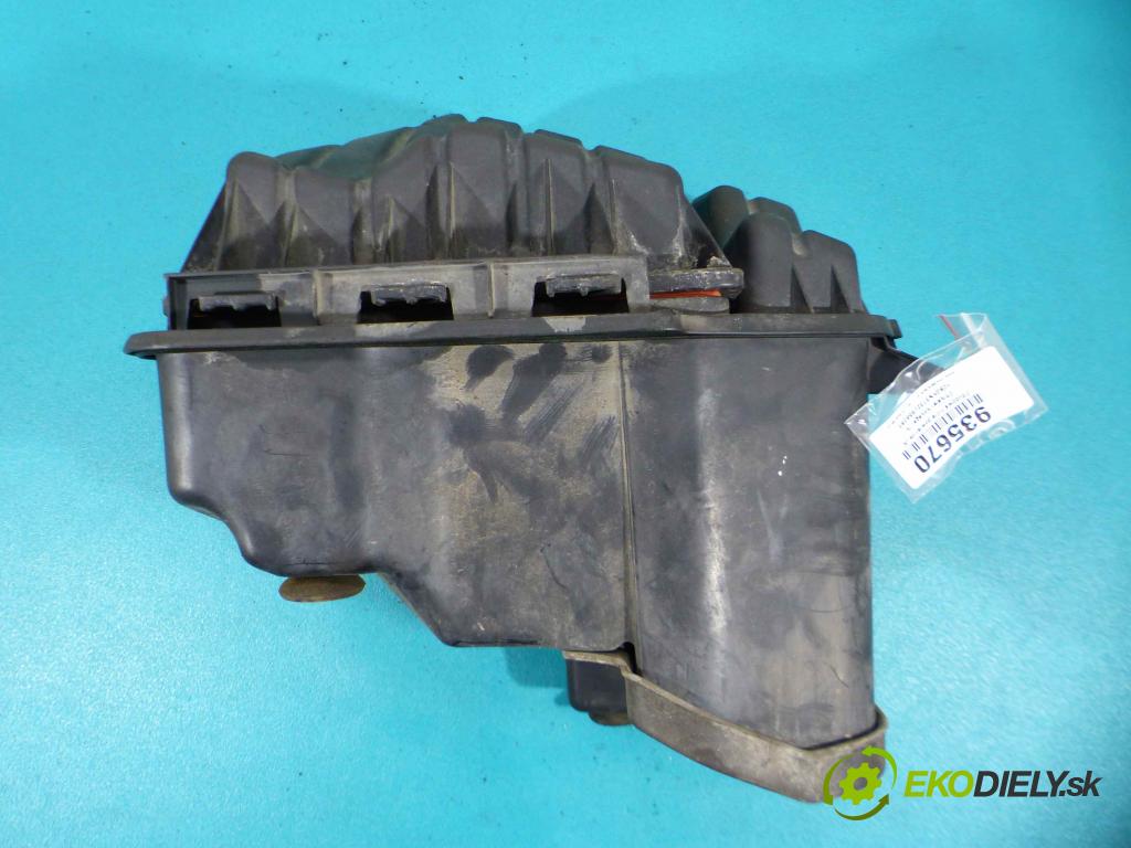 Chrysler Voyager IV 2.5 CRD 143 hp manual 105 kW 2499 cm3 5- obal filtra vzduchu 048617388AA (Kryty filtrů)